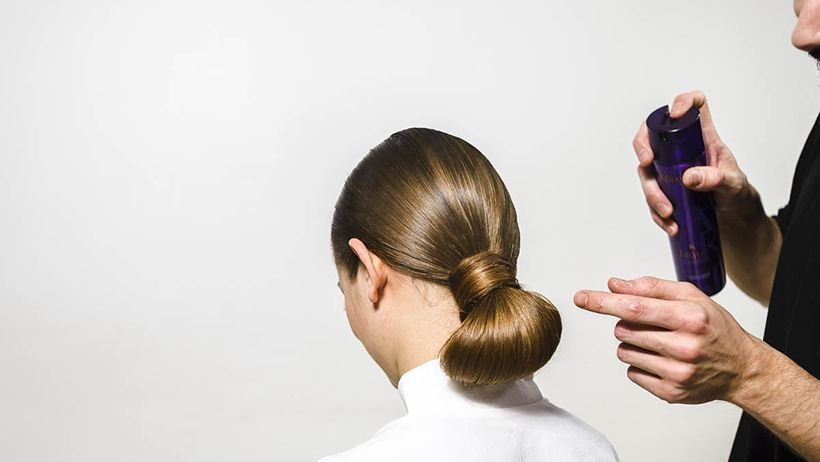 Ilustração do Tutorial Wrapped Chignon Kérastase
